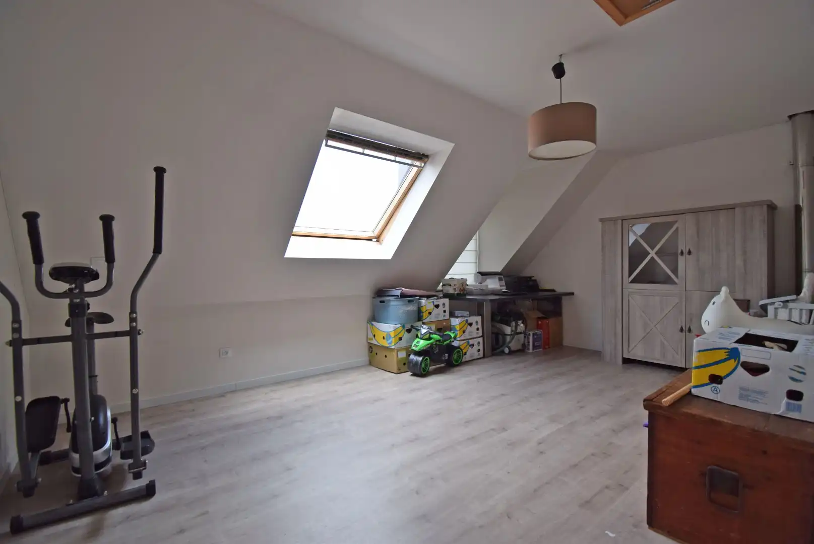 RECENTE RIJWONING MET GARAGE VOORZIEN VAN  ALLE COMFORT foto 11