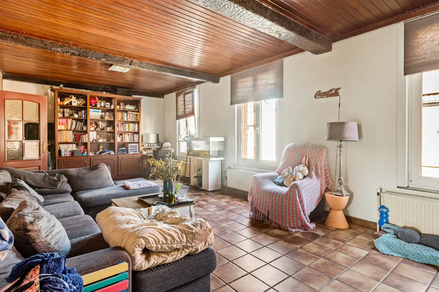 Ruim te renoveren duplex-appartement met 4 slaapkamers in Schoten! foto 5