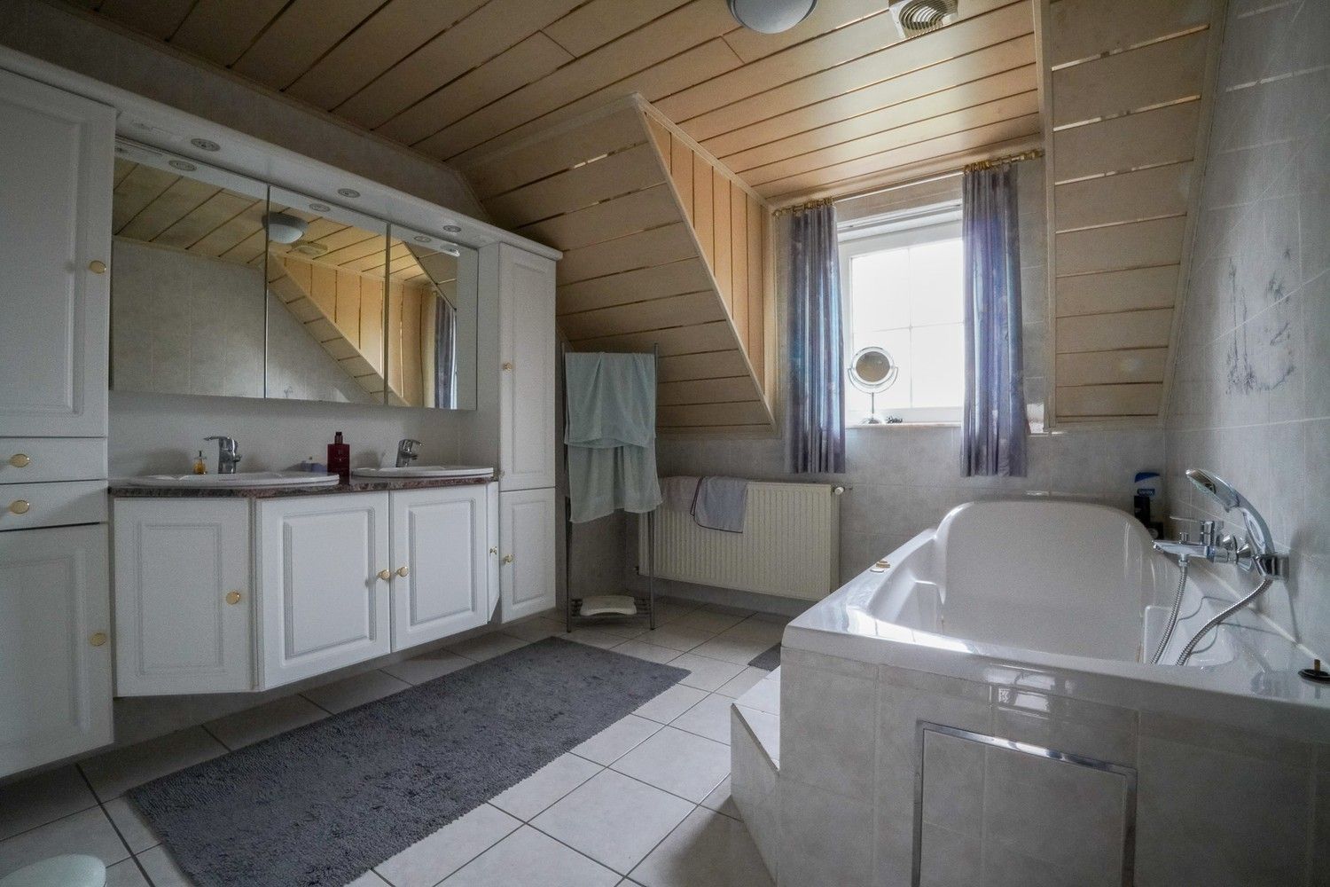 Zeer ruime charmante woning (O.B) foto 16