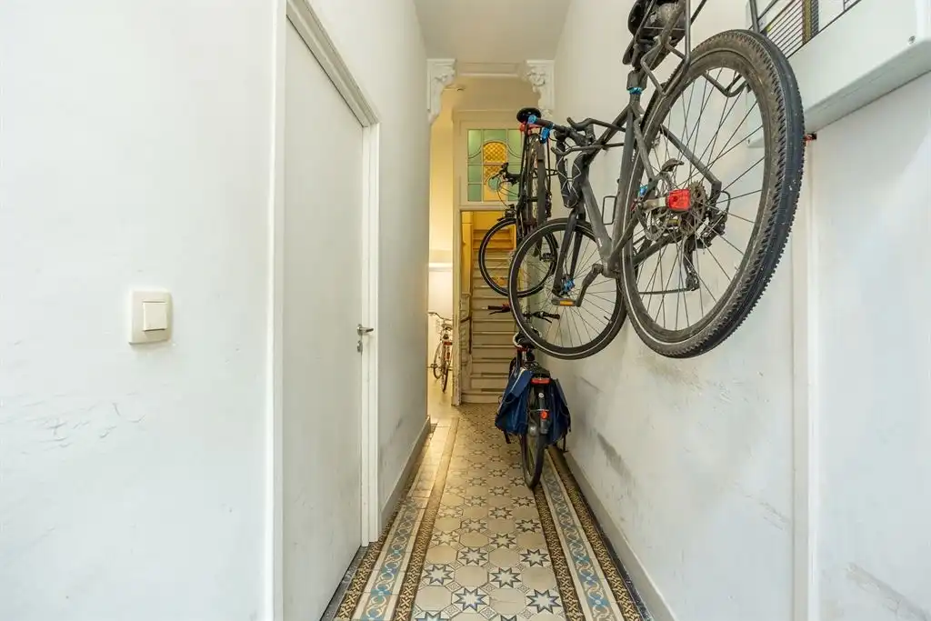 Karaktervol appartement met stadskoer foto 16