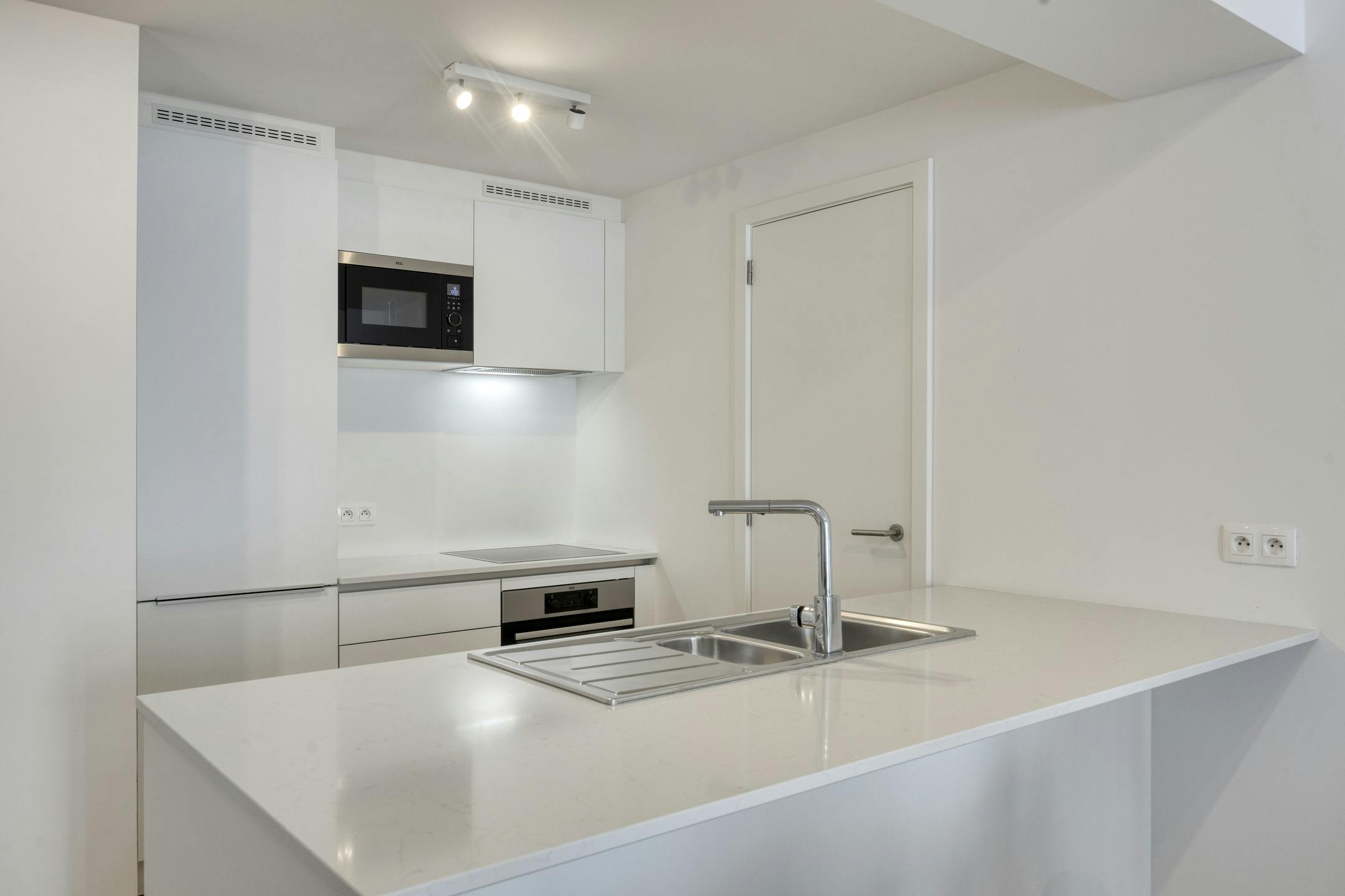 2 slaapkamer appartement te koop in centrum Brussel! foto 6