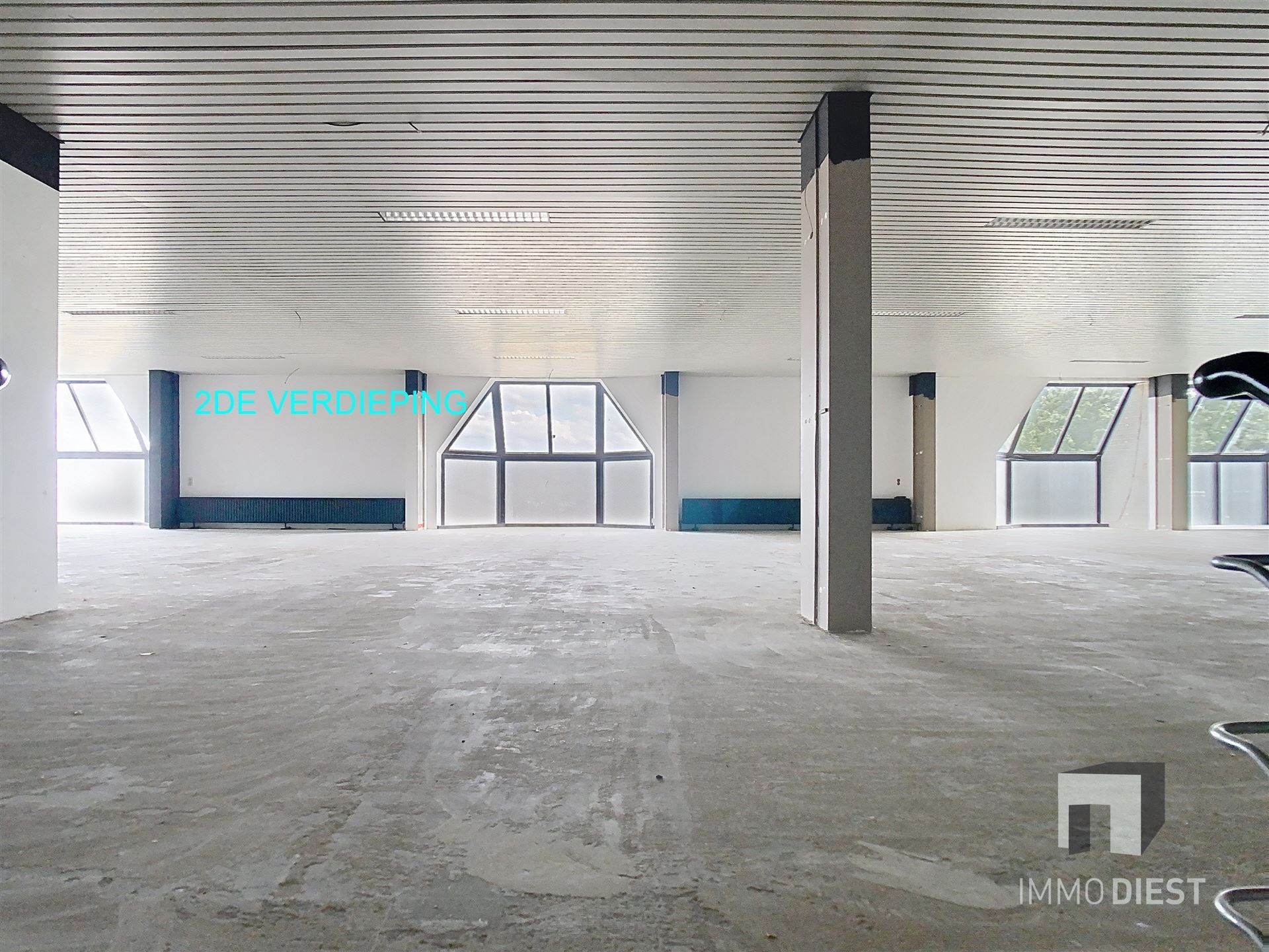 Handelspand van 1181m2 met ruime parking langs verbindingsweg foto 13