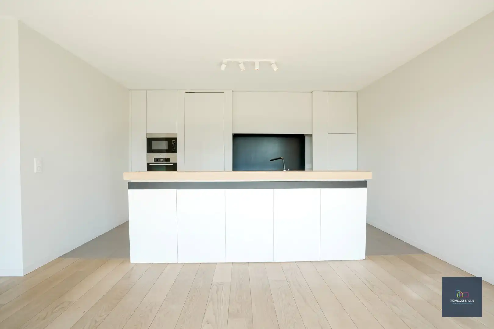 Ruim dakapp. met 2-slp. terras, kelder en garage  foto 10