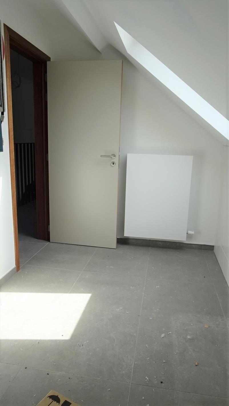 Goed gelegen duplex met 2 slpks, terras en autostaanplaats foto 11