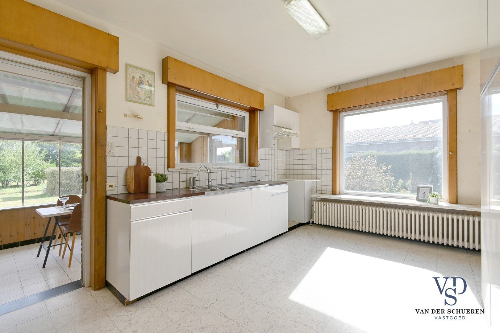 Te renoveren bungalow op een perceel van ca. 2.840 m² foto 11