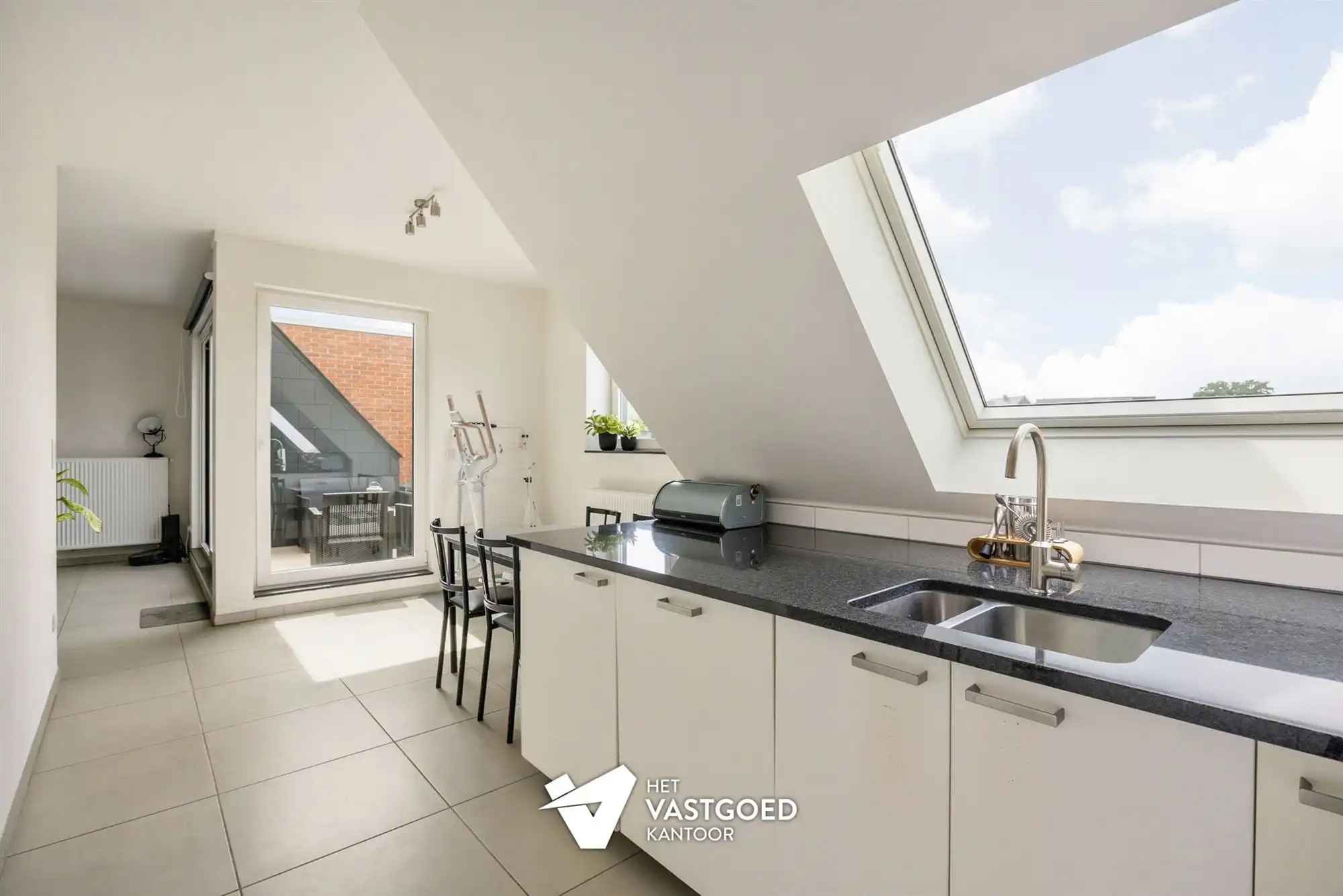 LEUK APPARTEMENT MET 1 SLAAPKAMER EN LEUK TERRAS OP TOPLOCATIE TE TESSENDERLO CENTRUM foto 12