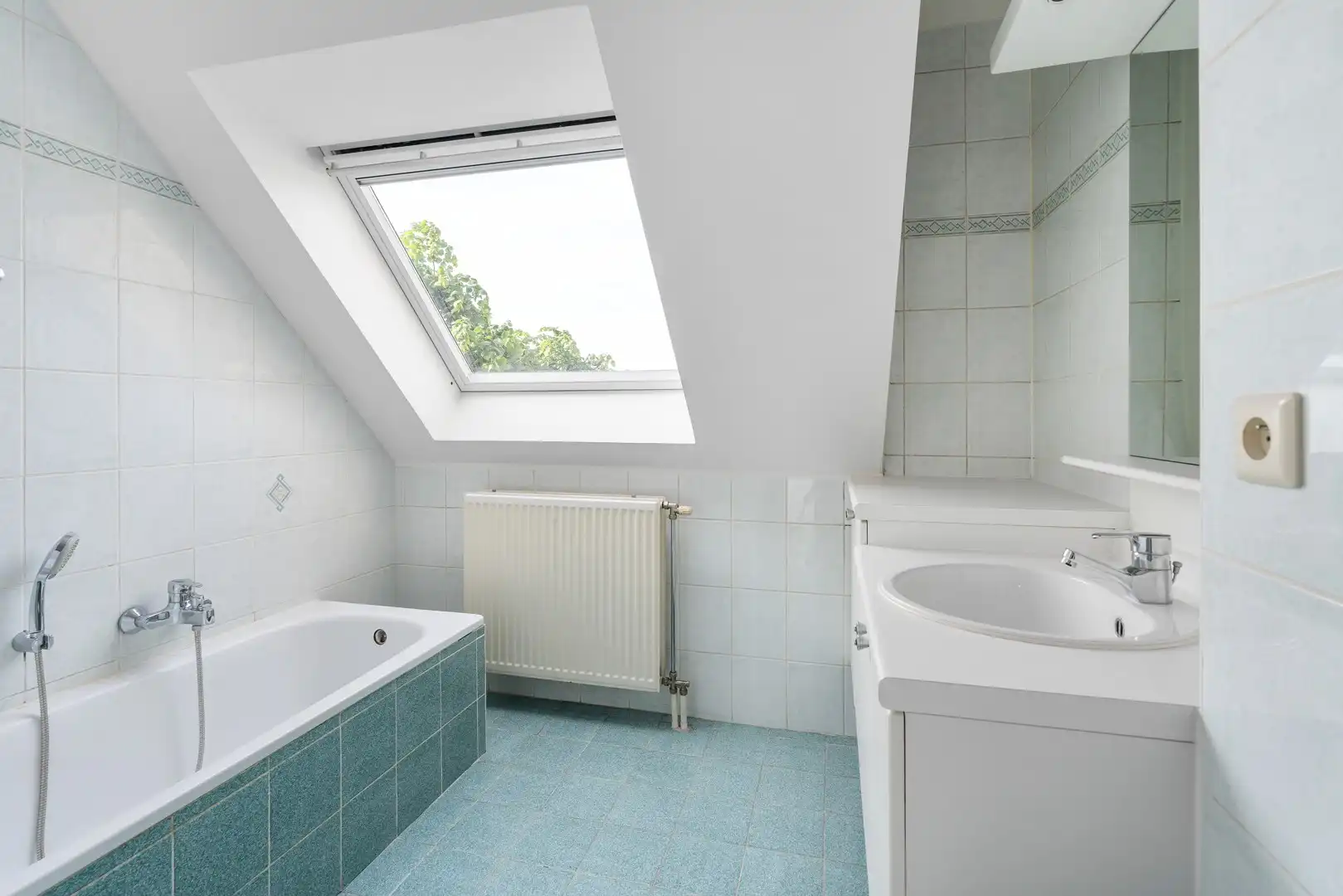 Instapklaar appartement met garagebox aan de markt van Olsene foto 15