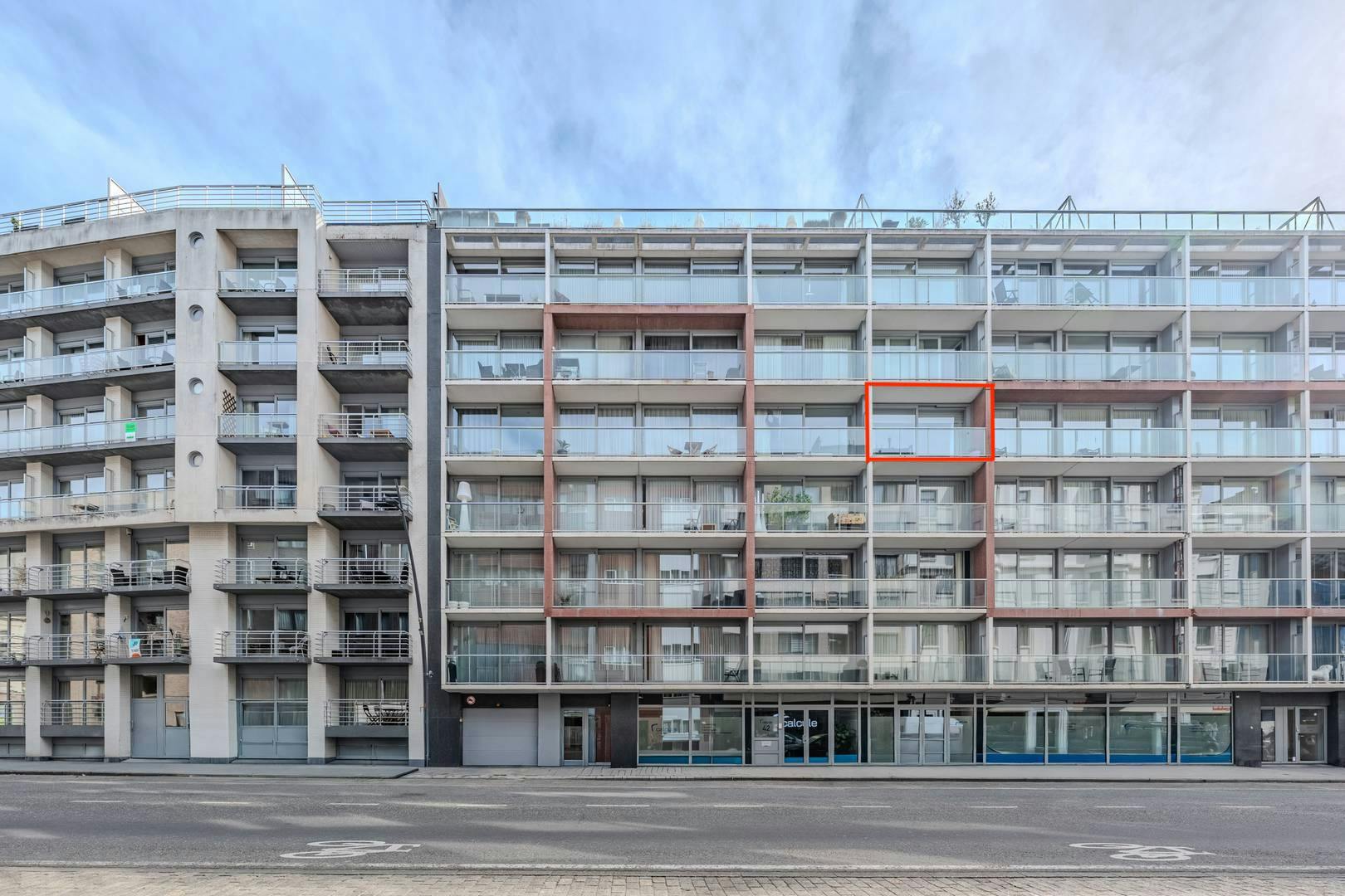 Instapklaar 2-slaapkamerappartement met terras in Oostende foto 23