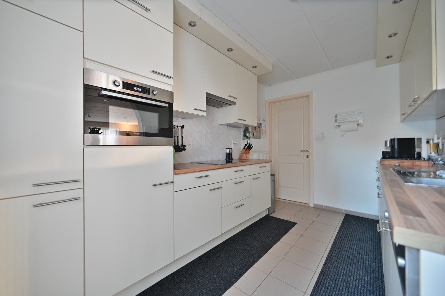 Royaal gelijkvloersappartement met 2 slaapkamers en inpandige garage, nabij het centrum van Lanaken foto 6