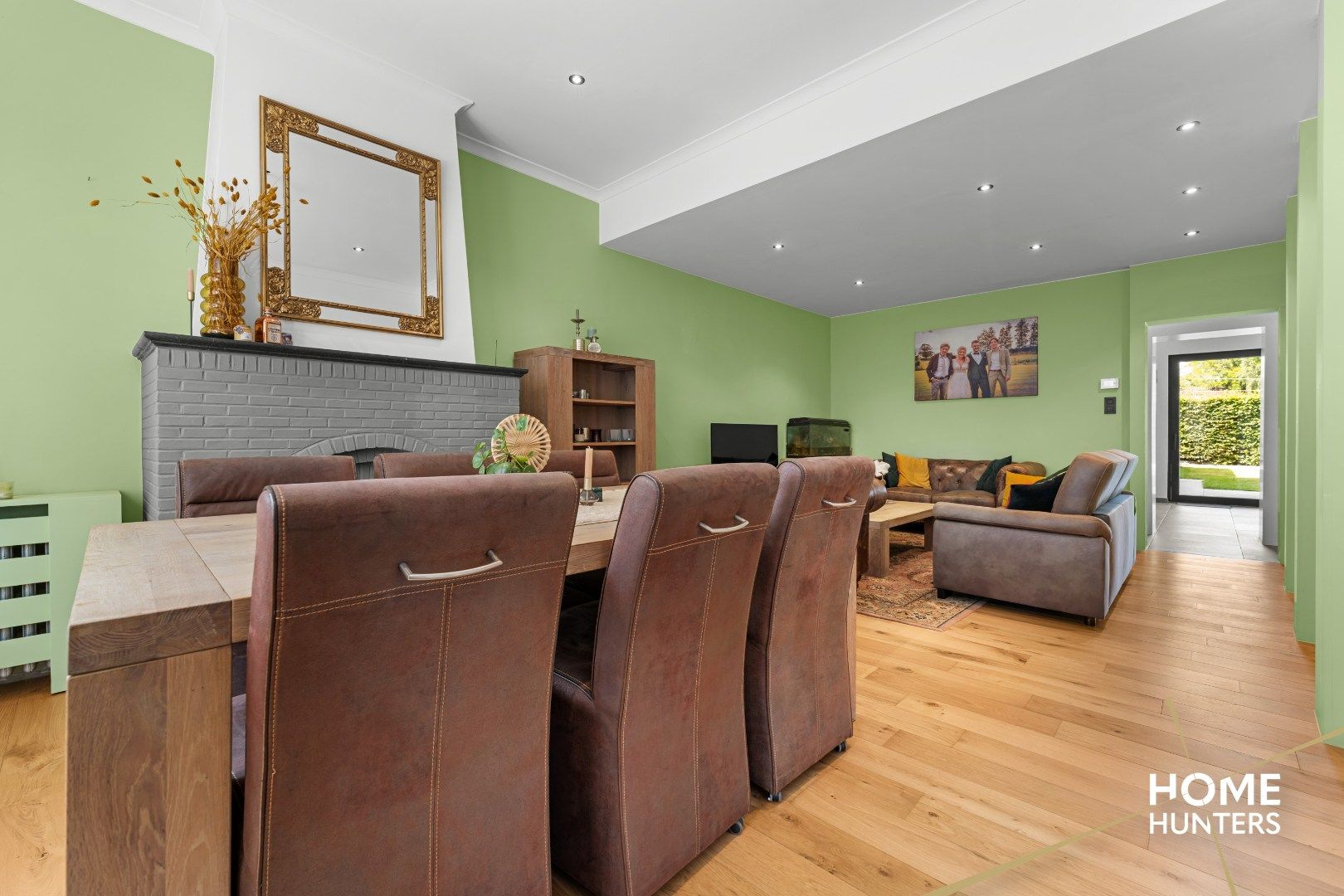 Instapklare, volledig gerenoveerde rijwoning met garage in hartje Wervik foto 5