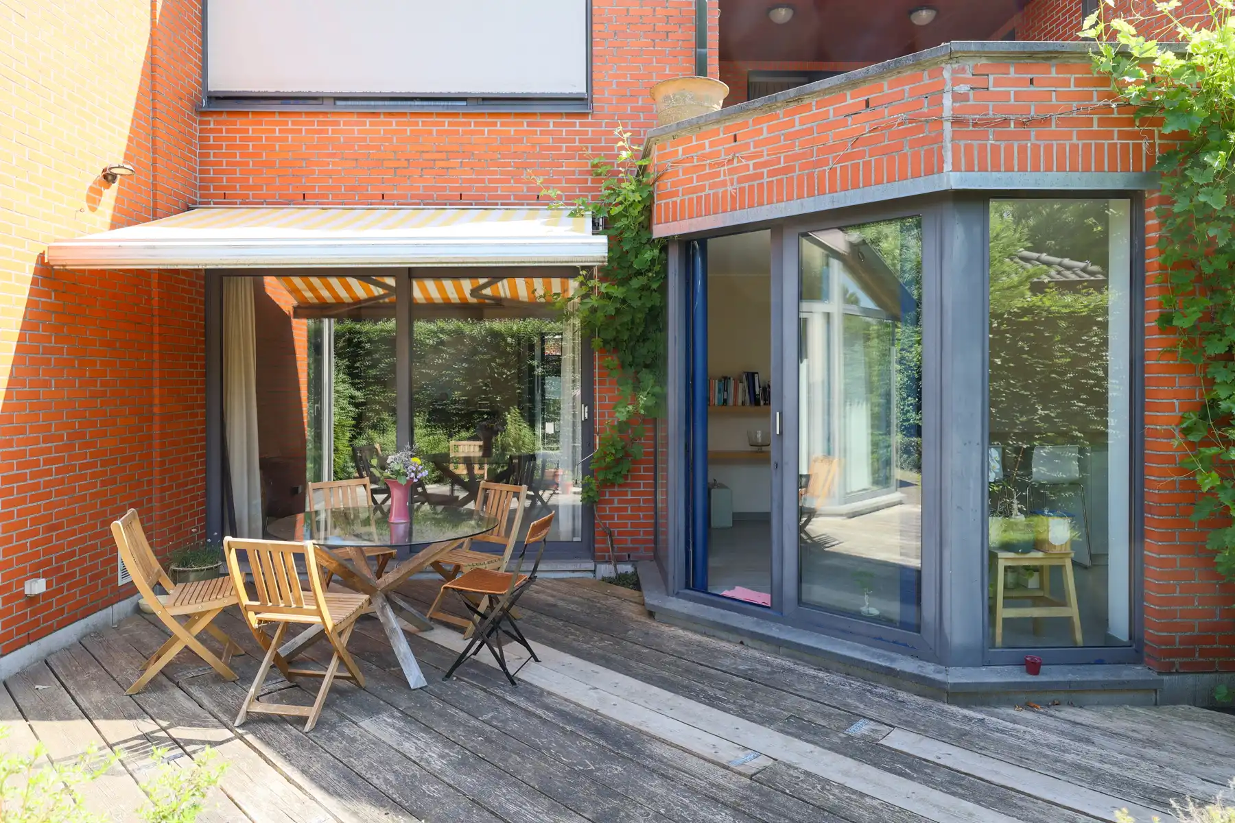 Vrijstaande woning op uniek perceel met zwembad foto 15