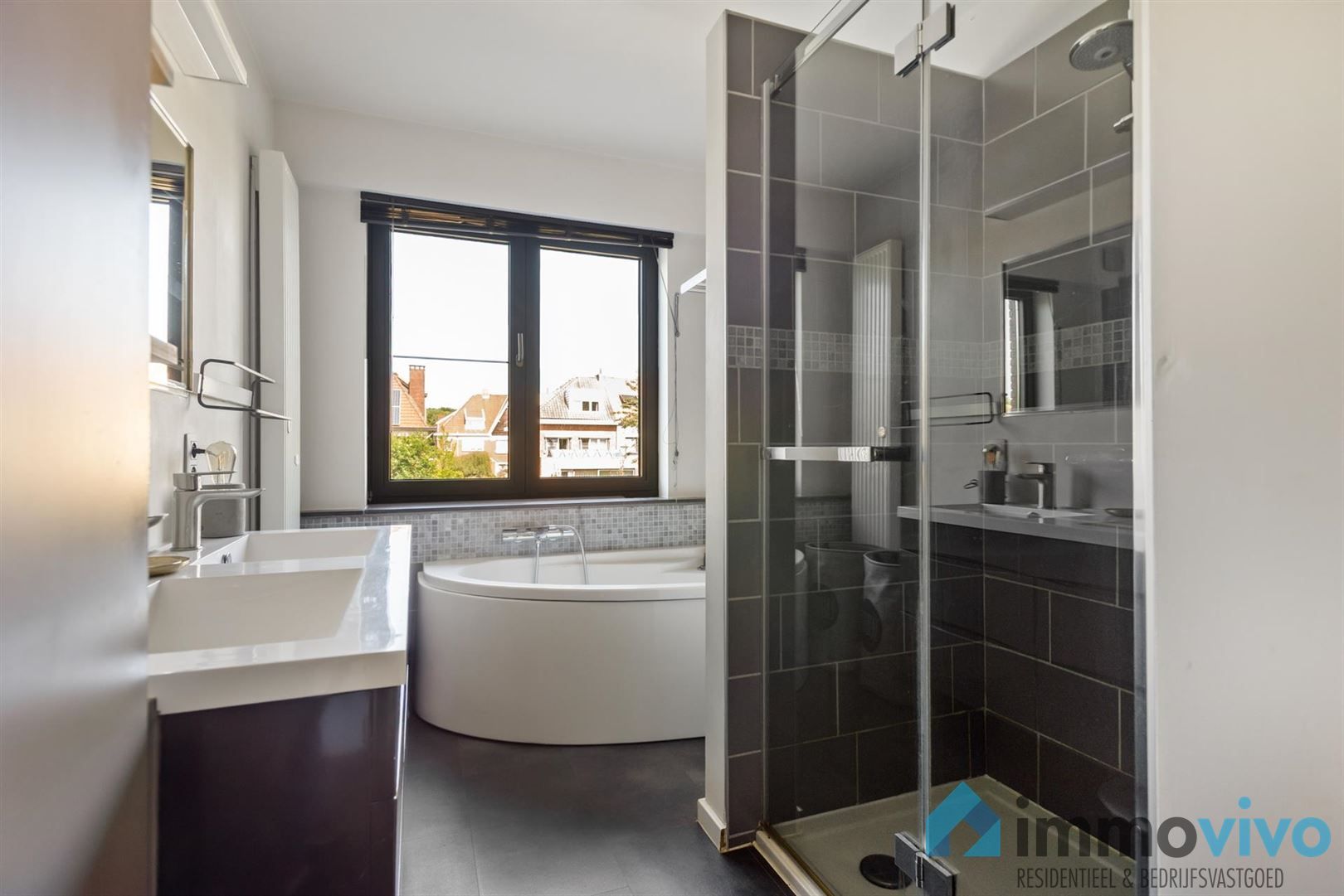Gerenoveerde woning met zwembad op toplocatie aan Hof Ter Linden foto 20