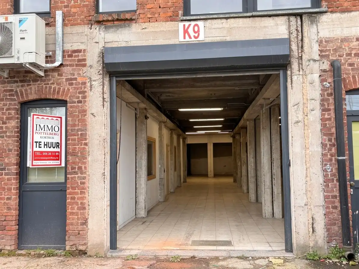 Magazijn van 220m² op commercieel centrum Pottelberg foto 3