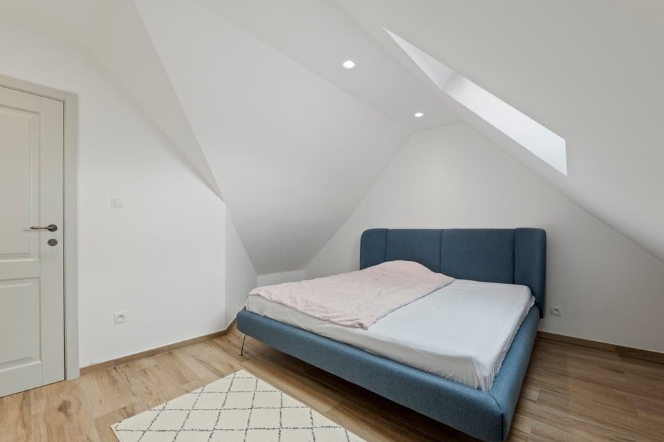 RUIME, GERENOVEERDE OPEN BEBOUWING MET 6 SLKS EN KNAPPE TUIN IN ALKEN foto 28