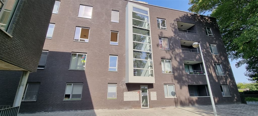Mooi en lichtrijk appartement met 2 slaapkamers foto 14