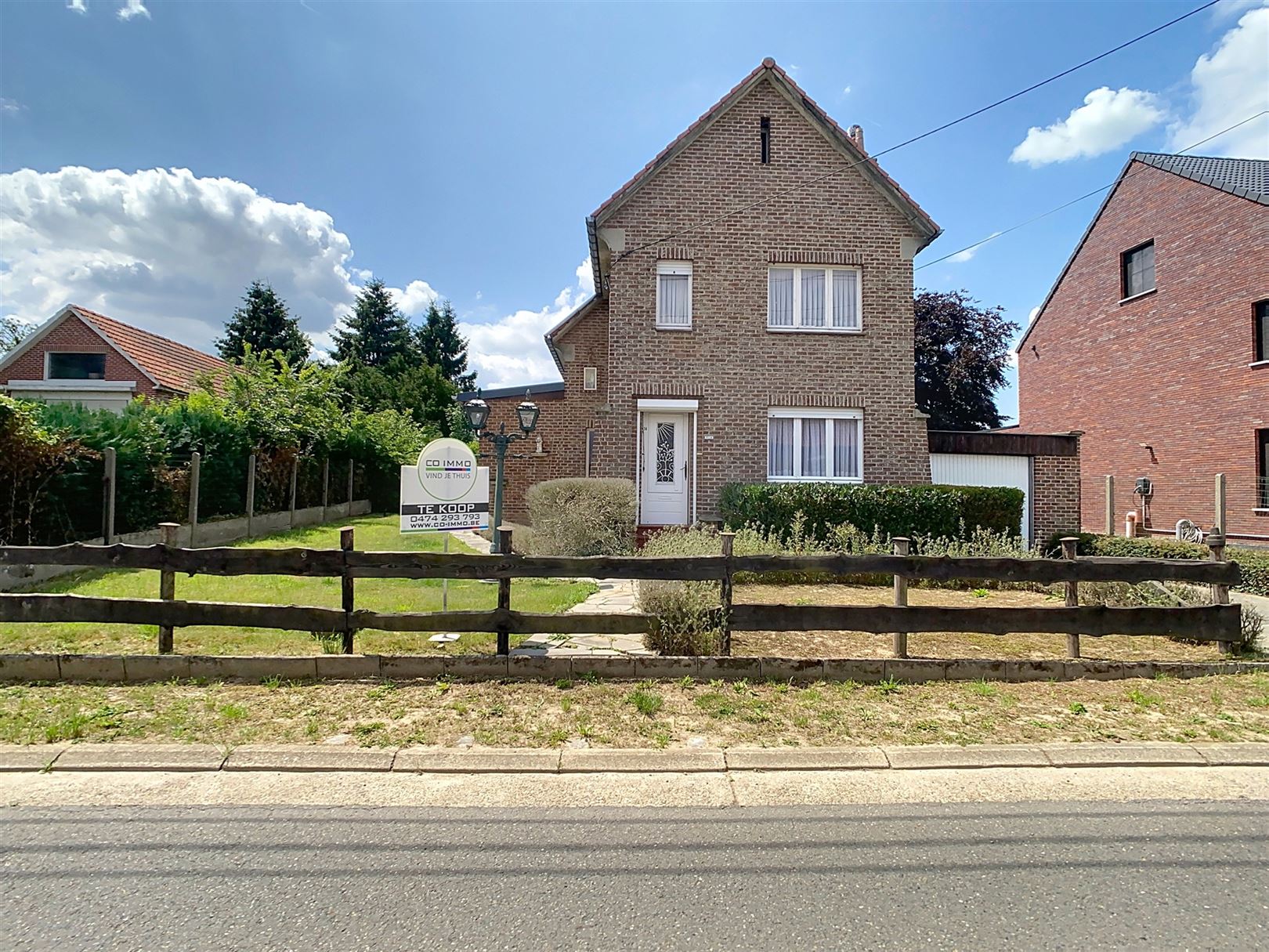Hoofdfoto van de publicatie: Op te frissen woning, 4 slpks, tuin, garage, 10 are