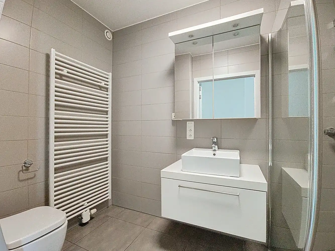 Ruim gelijkvloers appartement voor senioren met zicht op pastorietuin foto 9