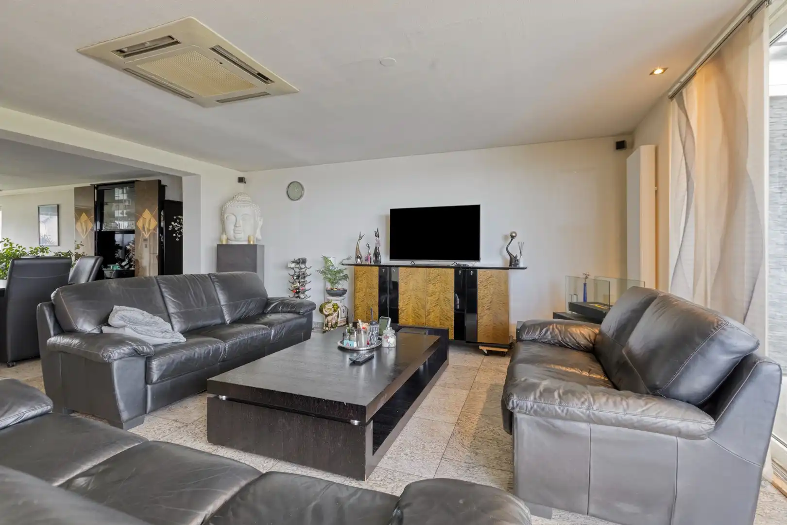 Charmante gezinswoning op ruim perceel foto 14