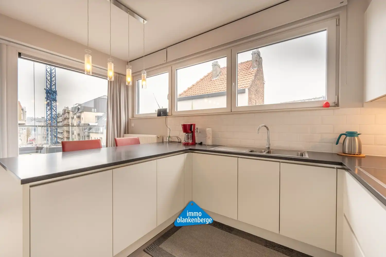 Uniek dakappartement met 3 slaapkamers en 2 badkamers. foto 8