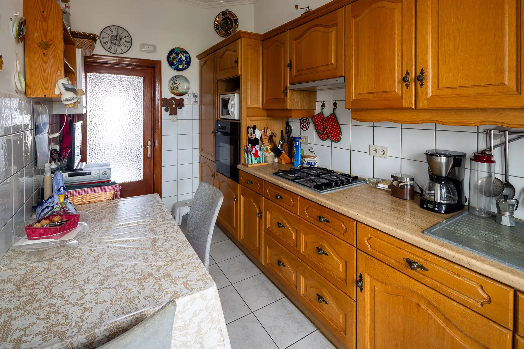 Gezinswoning met tuin, terras en garage foto 4