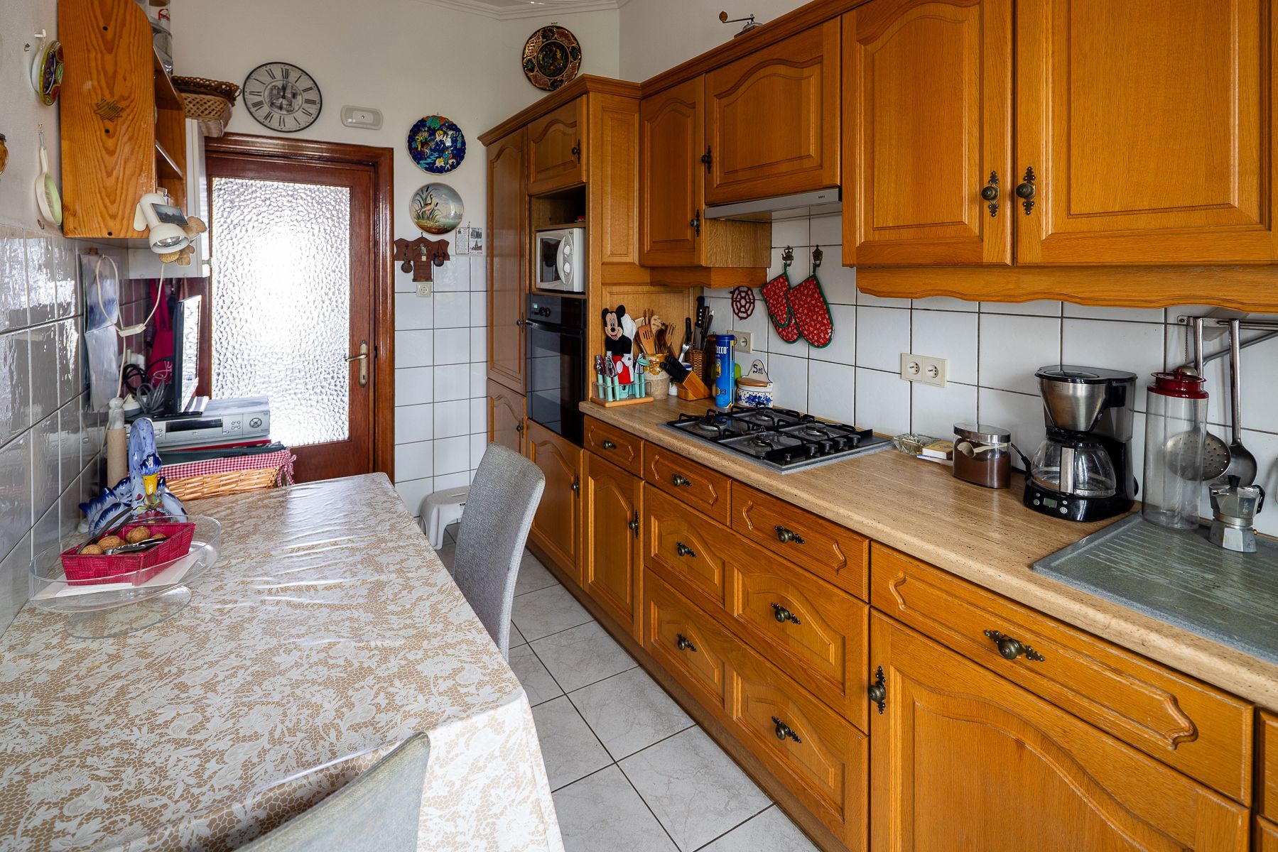 Gezinswoning met tuin, terras en garage foto 4