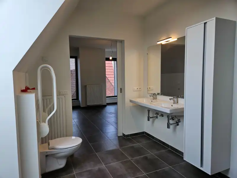 SERVICEFLAT MET GEZELLIG TERRAS foto 12