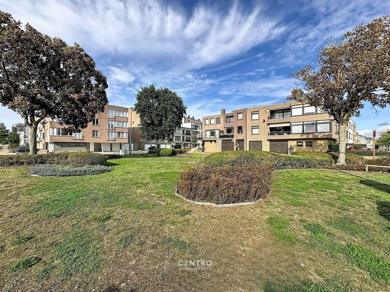 Interessant appartement met 2 RUIME slpks op LEUKE ligging! foto 14