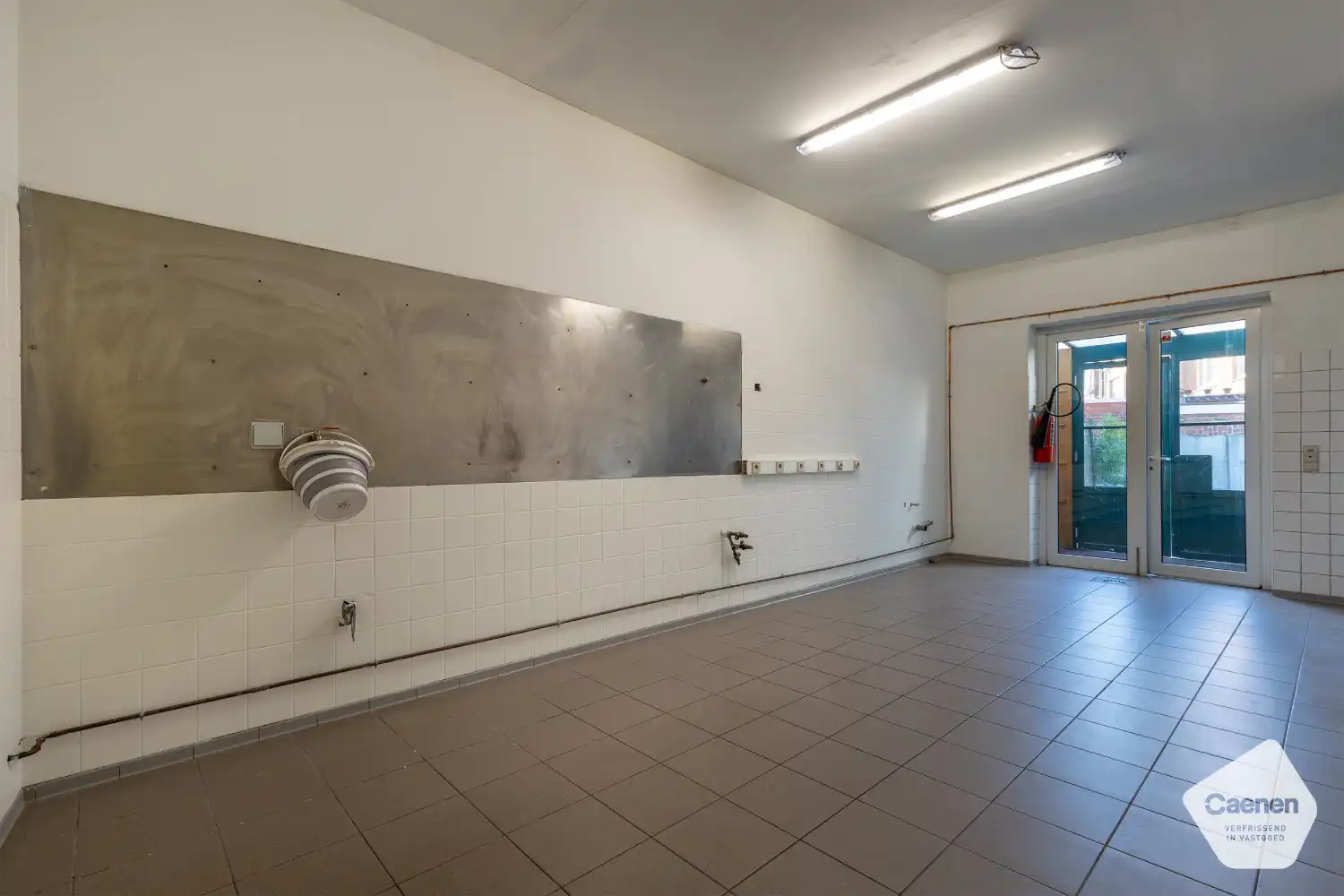 GOED GELEGEN HANDELSWONING IN HET CENTRUM VAN ASSEBROEK foto 5