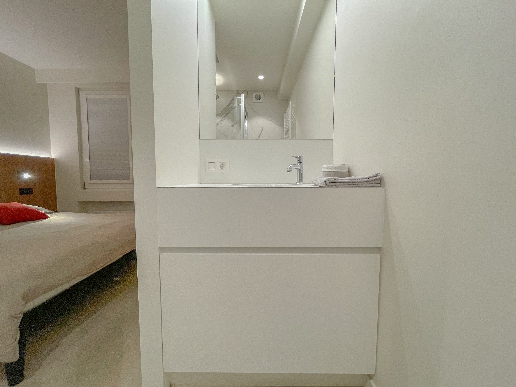 Recent tijdloos gerenoveerd appartement met zijdelings zeezicht. foto 23