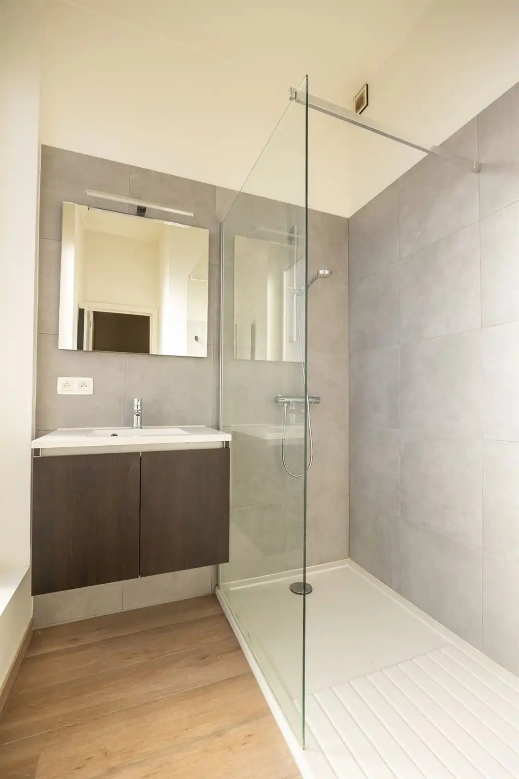 Recent appartement met groot zonneterras pal aan Park Spoor Noord foto 8