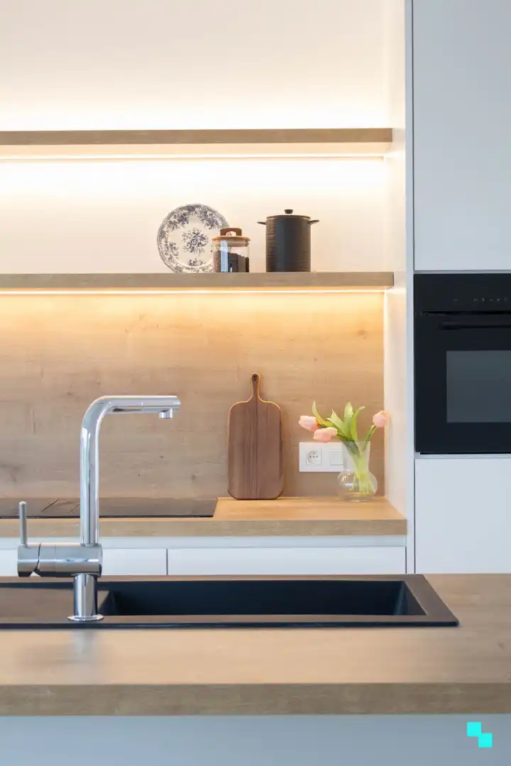 Volledig gerenoveerde woning met zicht op de velden foto 9