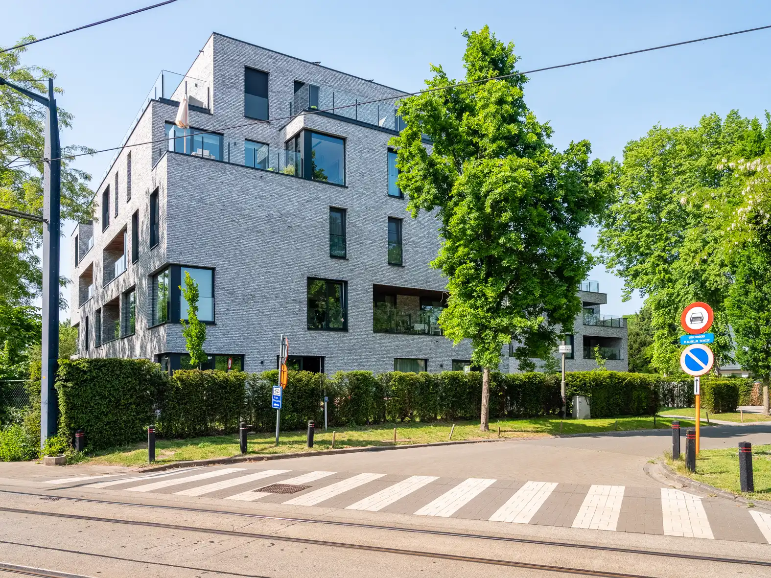 Exclusief recent appartement met terras foto 15