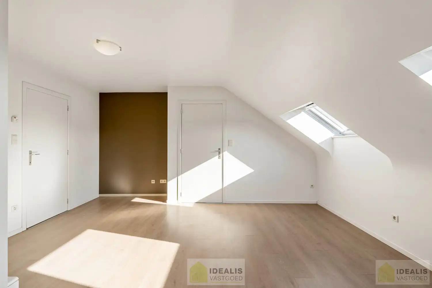 IDEALIS VASTGOED - PRACHTIG GERENOVEERD DUPLEXAPPARTEMENT IN HARTJE HAMONT! foto 38