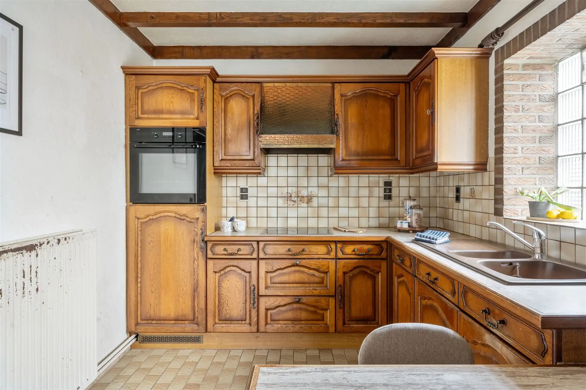 Renovatiewoning met garage en tuin. foto 9