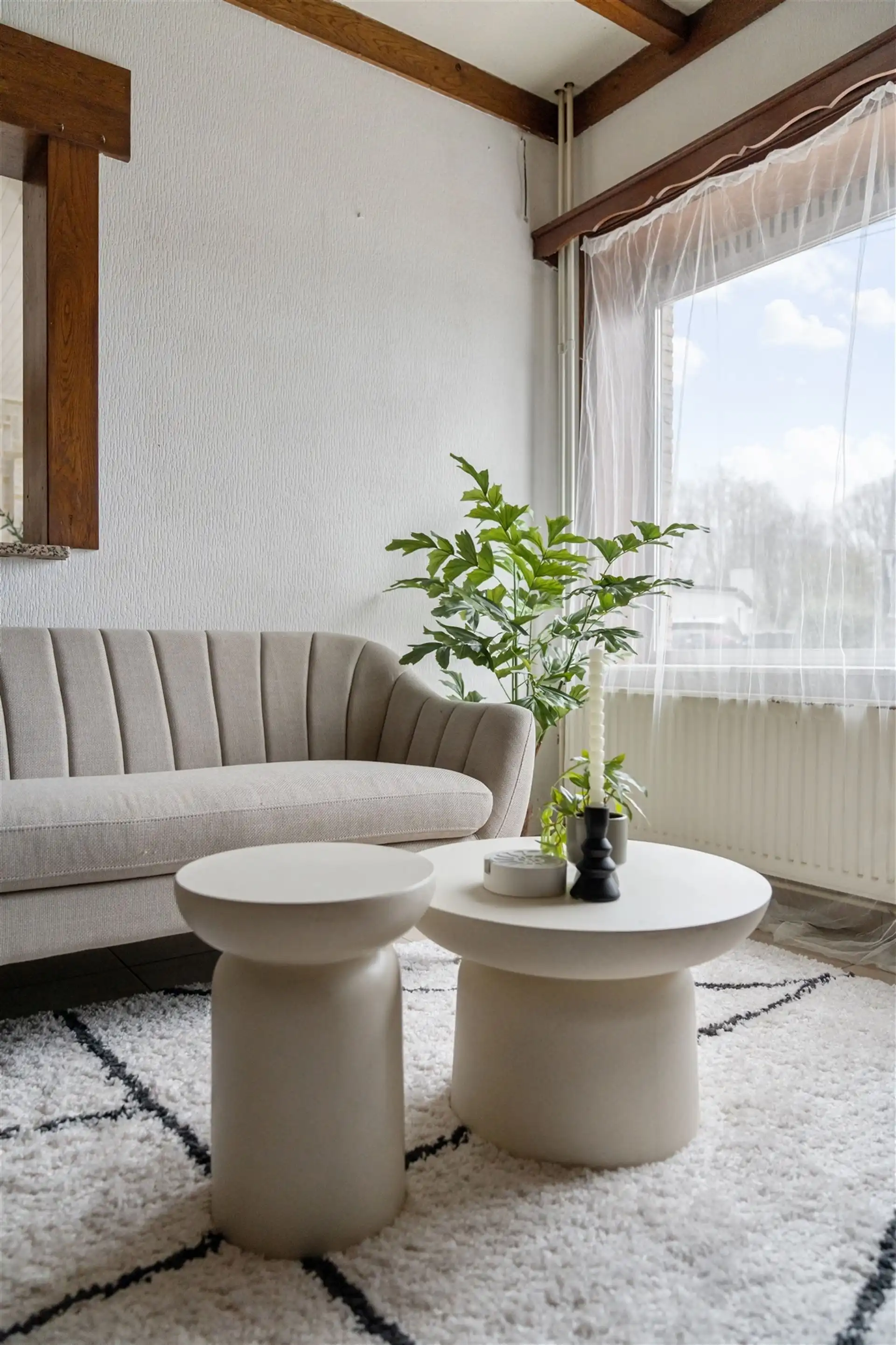 Renovatiewoning met garage en tuin. foto 9