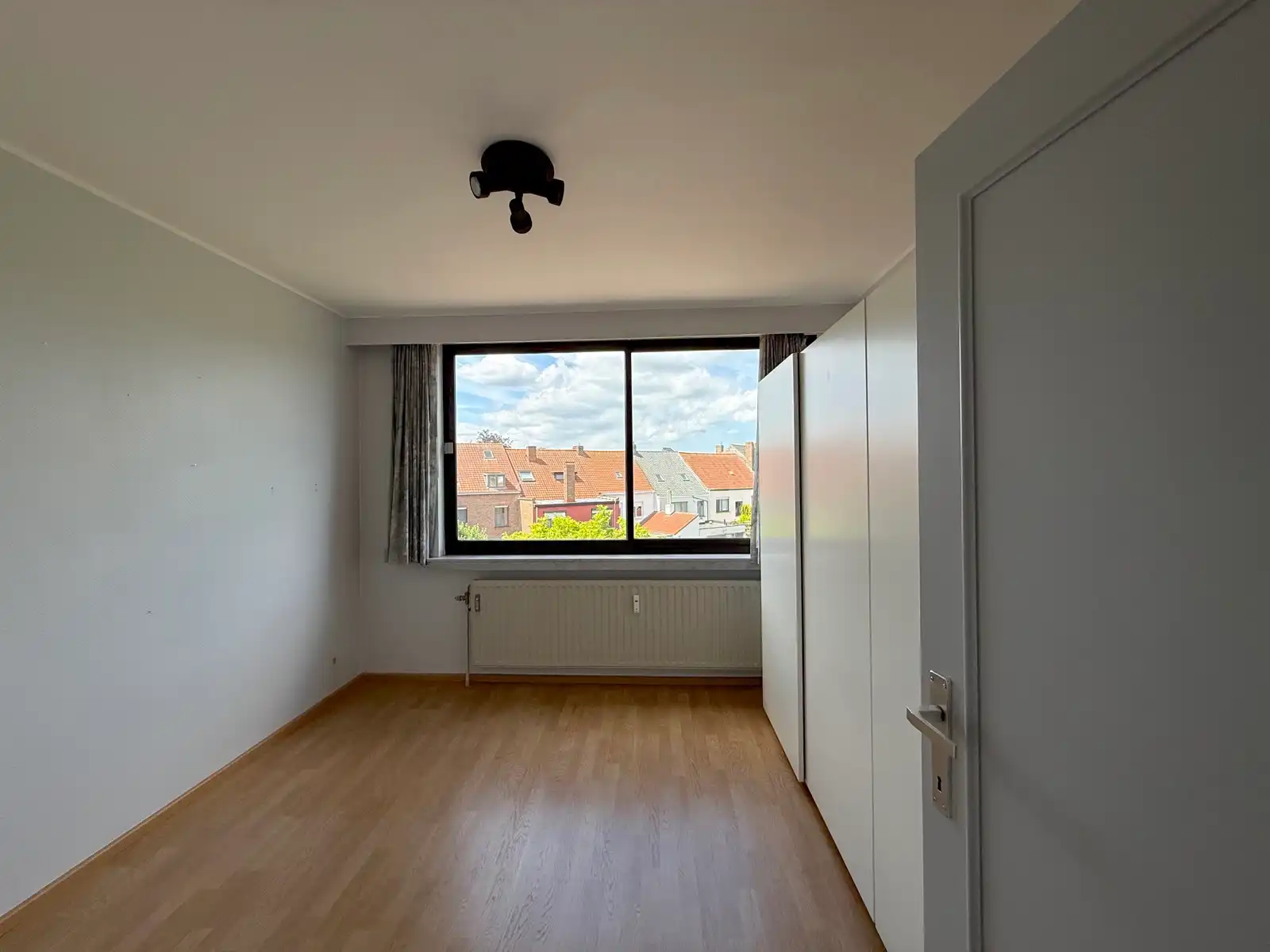 Ruim appartement met 3 slpks in centrum Sint-Kruis foto 19