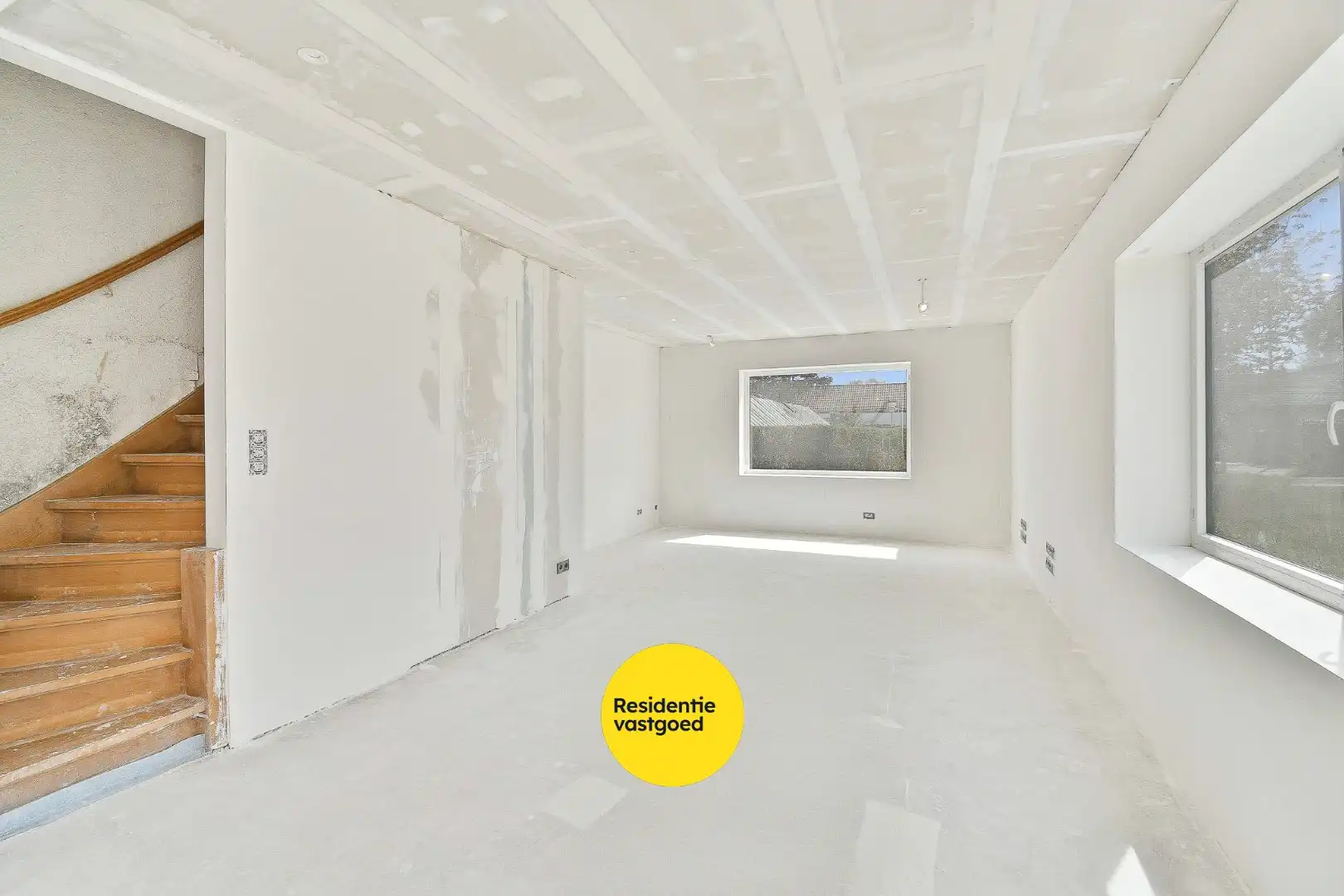Woning met reeds aangevatte renovatie en veel potentieel foto 7