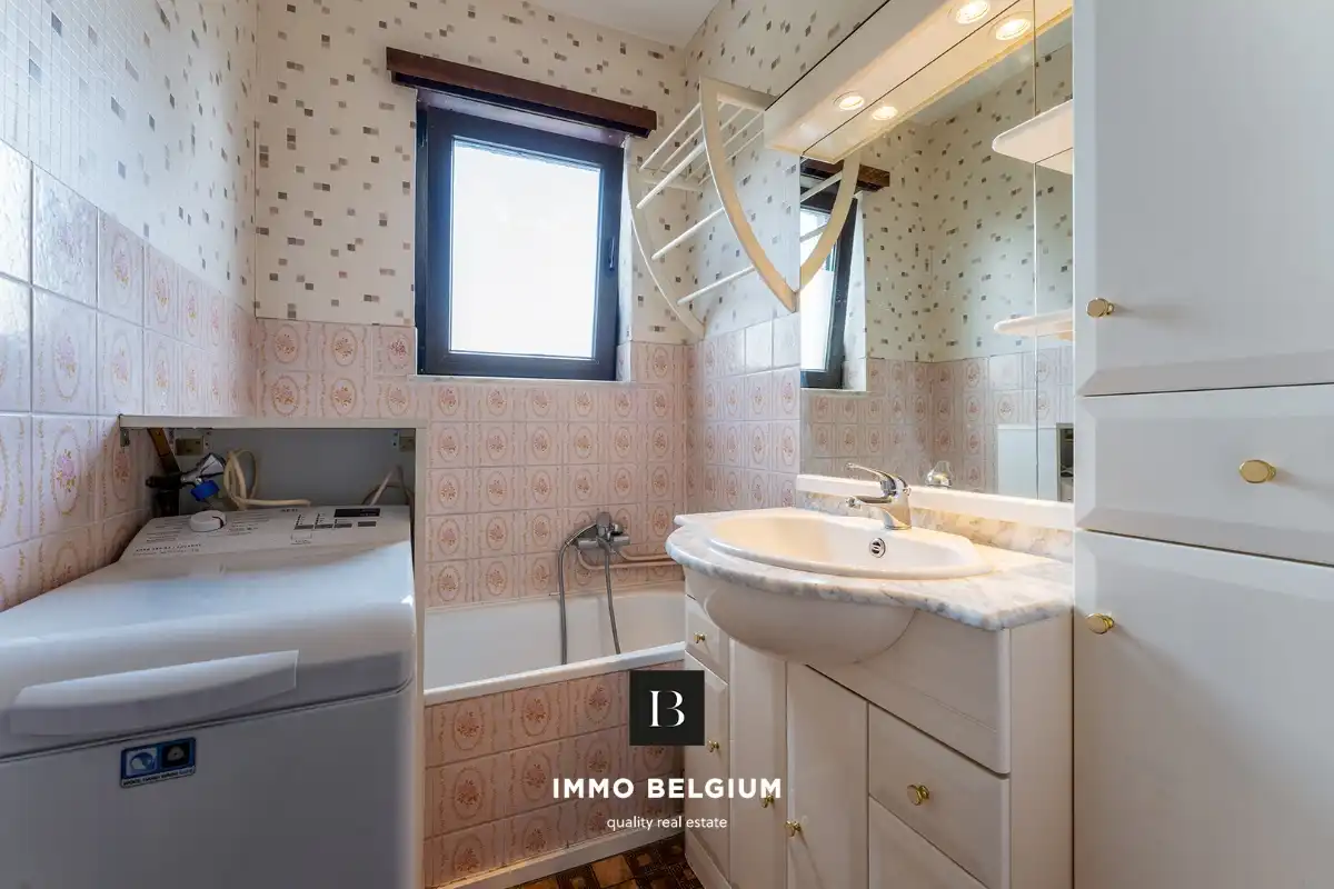 Goed onderhouden appartement met ondergrondse parking nabij het centrum foto 8