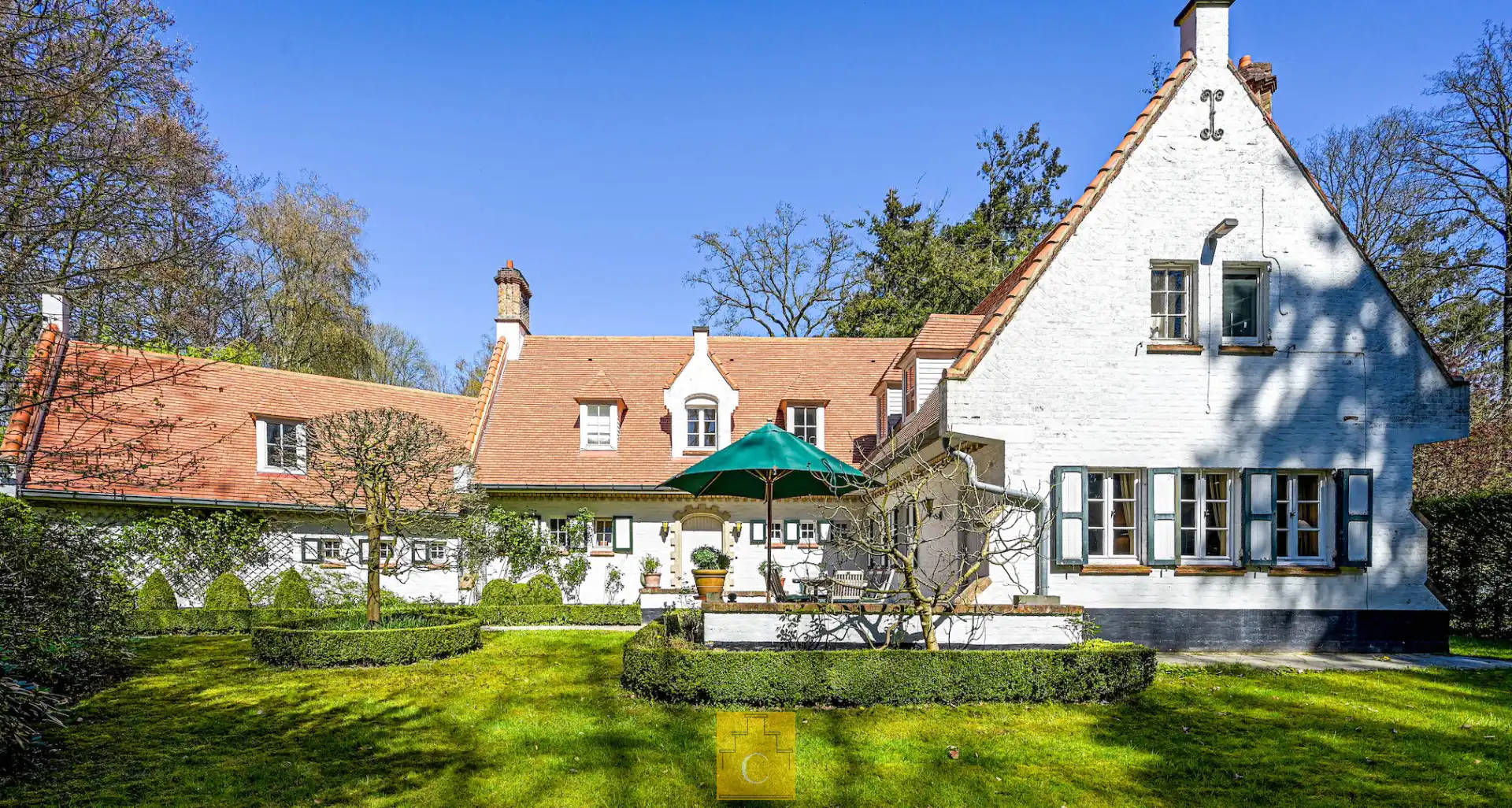 ‘La Cassine’, karaktervilla in Knokse stijl op 2025 m2 in Tillegembos foto 4