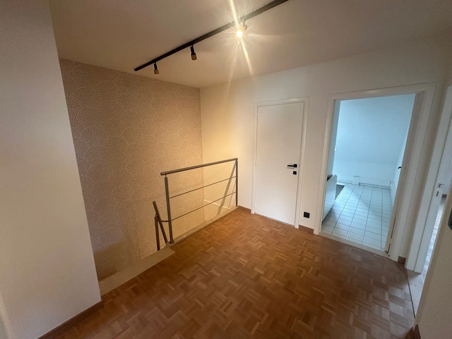 Ruim duplex-appartement met 3 slaapkamers en 2 autostaanplaatsen foto 12