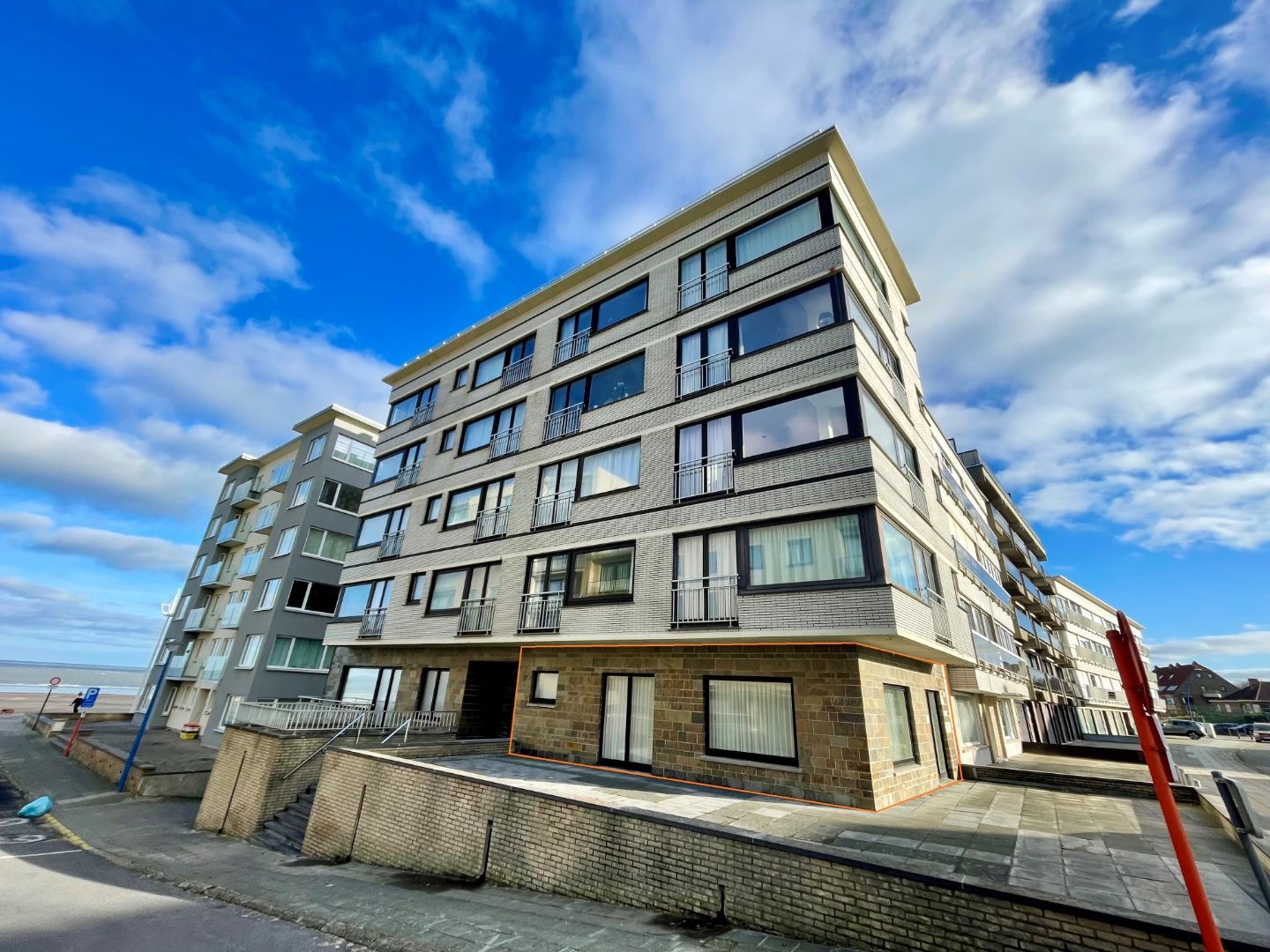 Hoofdfoto van de publicatie: Gelijkvloers appartement nabij de zee.