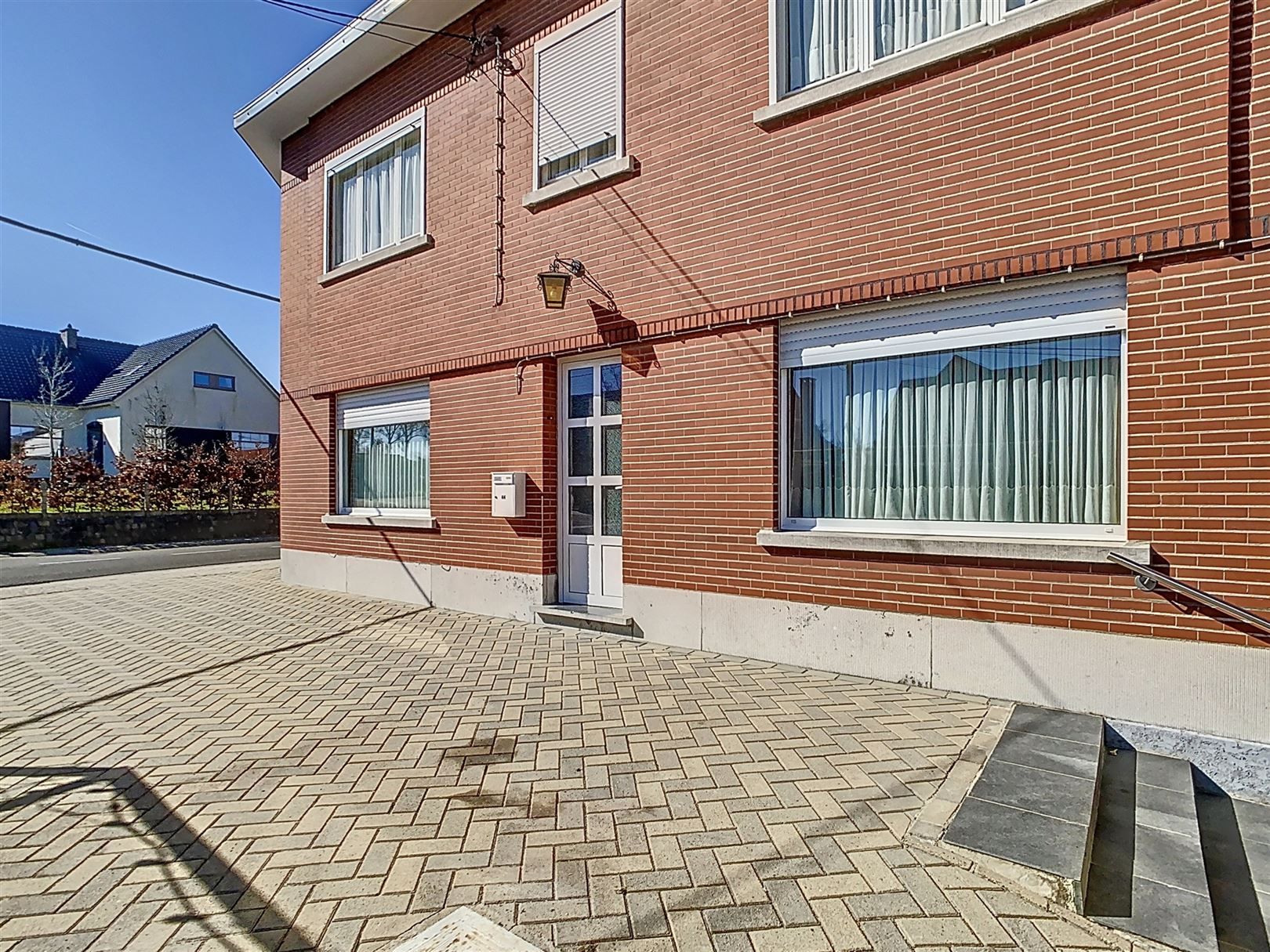 Te renoveren woning, 4 slpks, bijgebouwen, tuin, 9a 71ca  foto 4