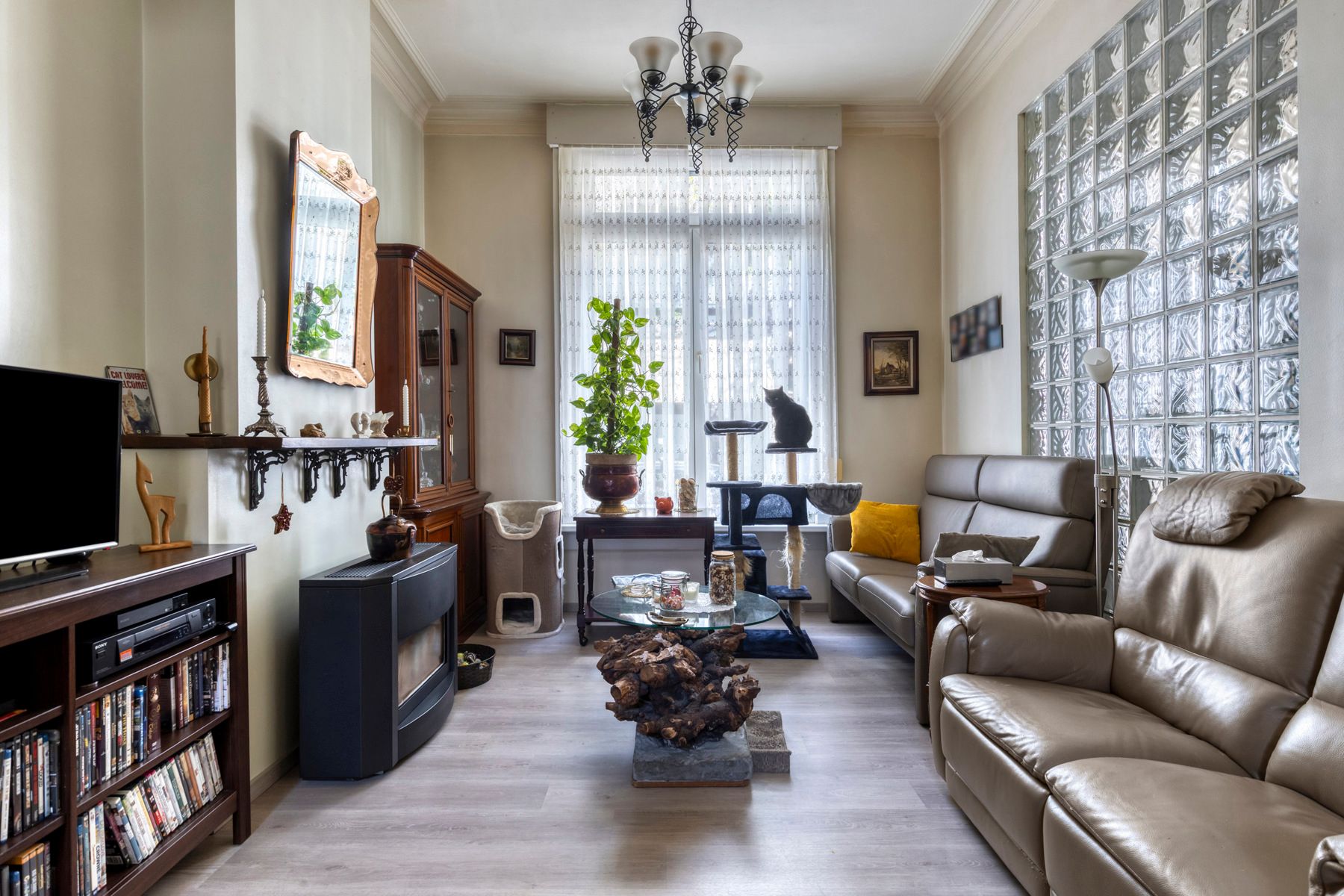 Ruime woning met 6 slaapkamers. foto 3