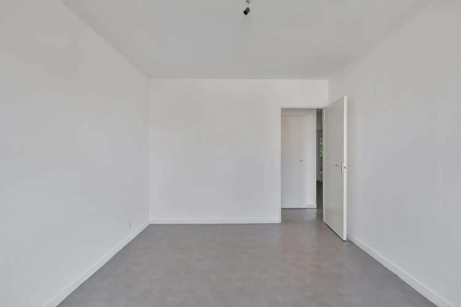 Goed gelegen, lichtrijk en energiezuinig appartement met 2 slaapkamers, een terras en een gemeenschappelijke tuin tegenover de botanische tuin en nabij het UZ Gasthuisberg te centrum Leuven! foto 16