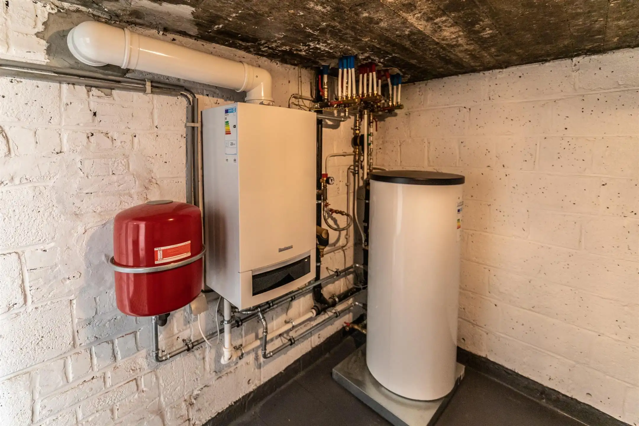 Mooie gerenoveerde woning met 3 slaapkamers foto 15