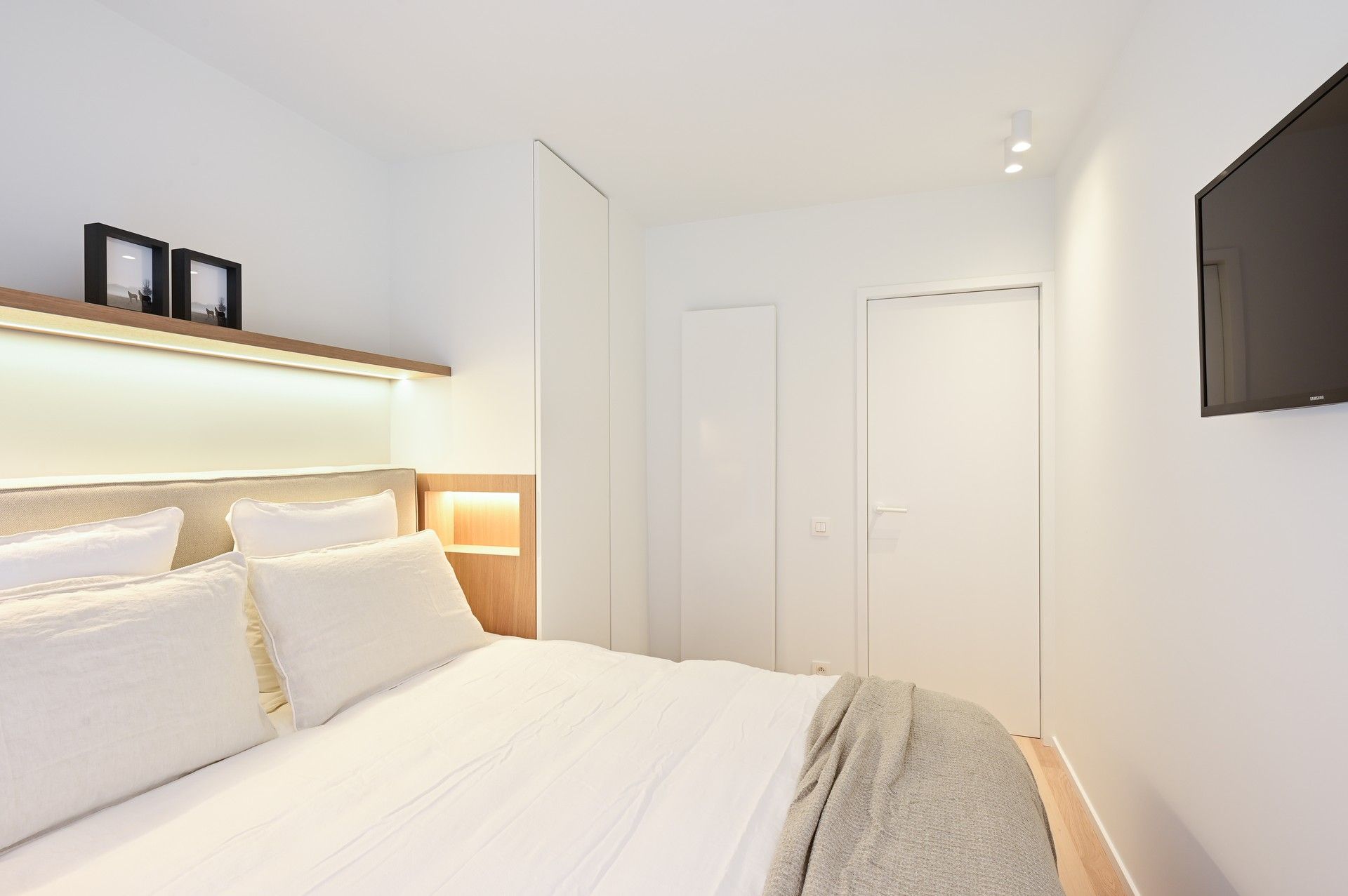 Toprenovatie met 3 slaapkamers en zijdelings zeezicht foto 18