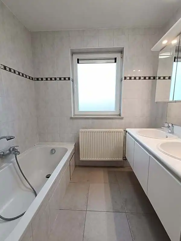 Ruim 2-slaapkamerappartement met Garage en Terras te huur in Lissewege foto 6