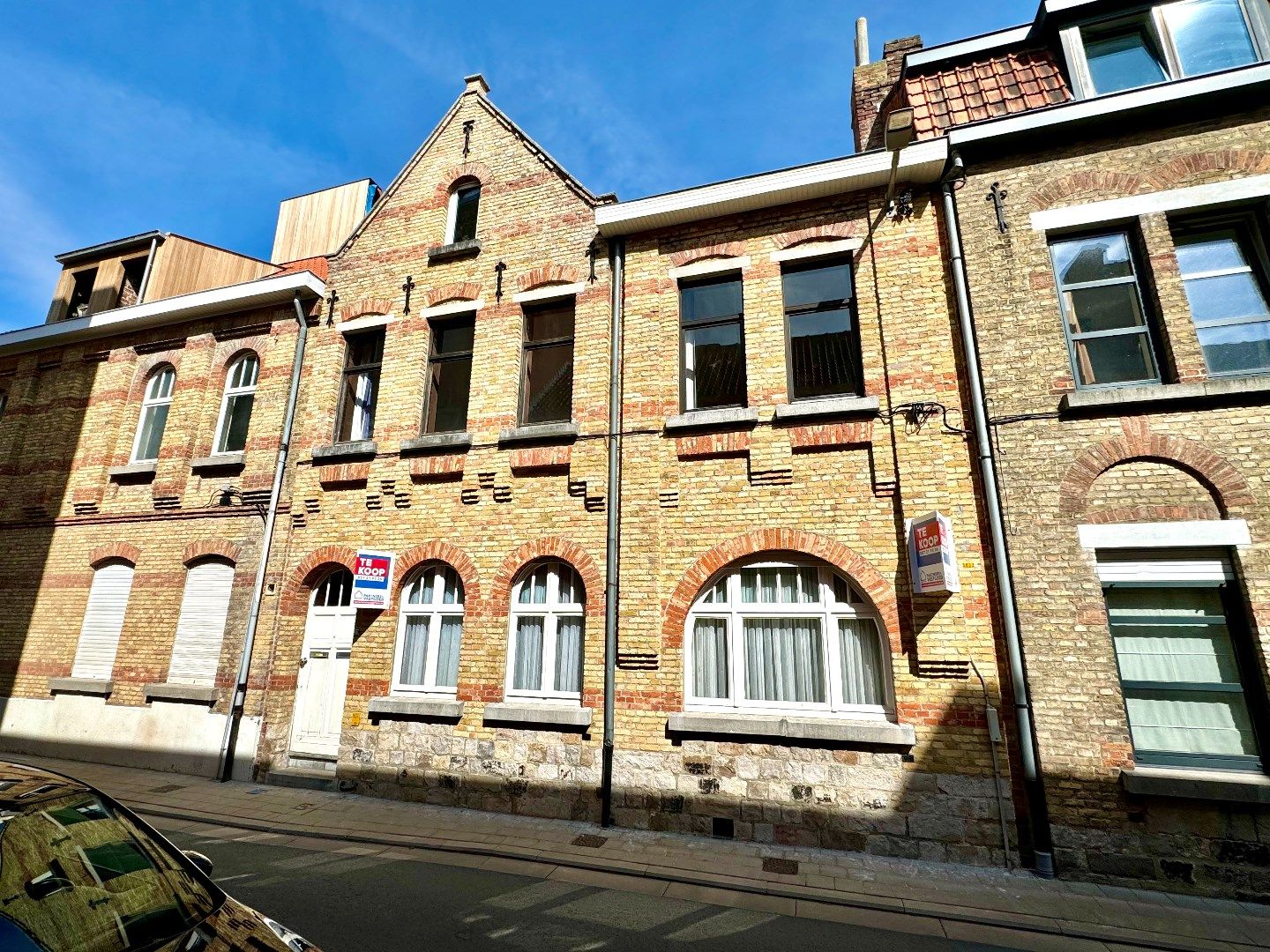 TE RENOVEREN WONING IN HET CENTRUM VAN IEPER foto 1