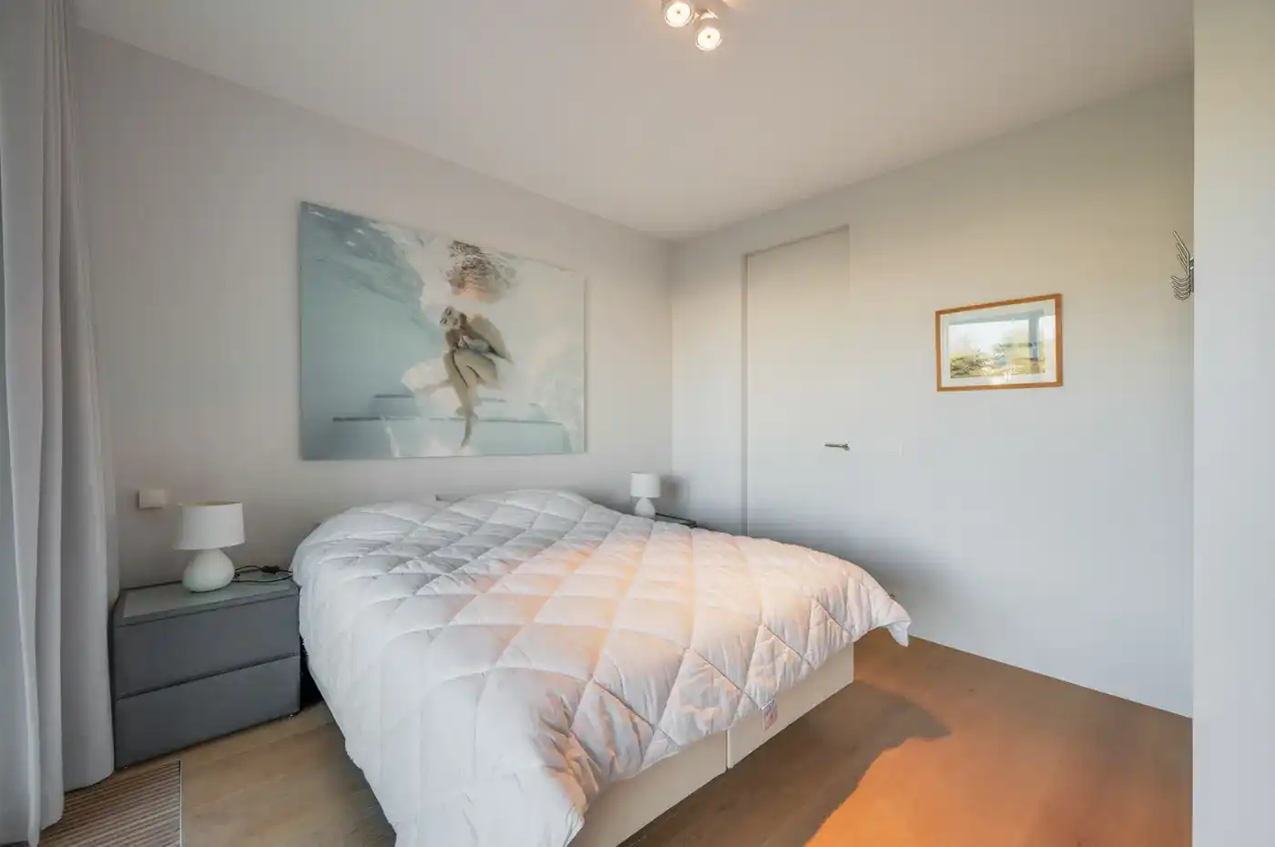Uitzonderlijk ruim en breed appartement met zuidgericht terras en uniek zicht over het Zegemeer - dubbele garage foto 12