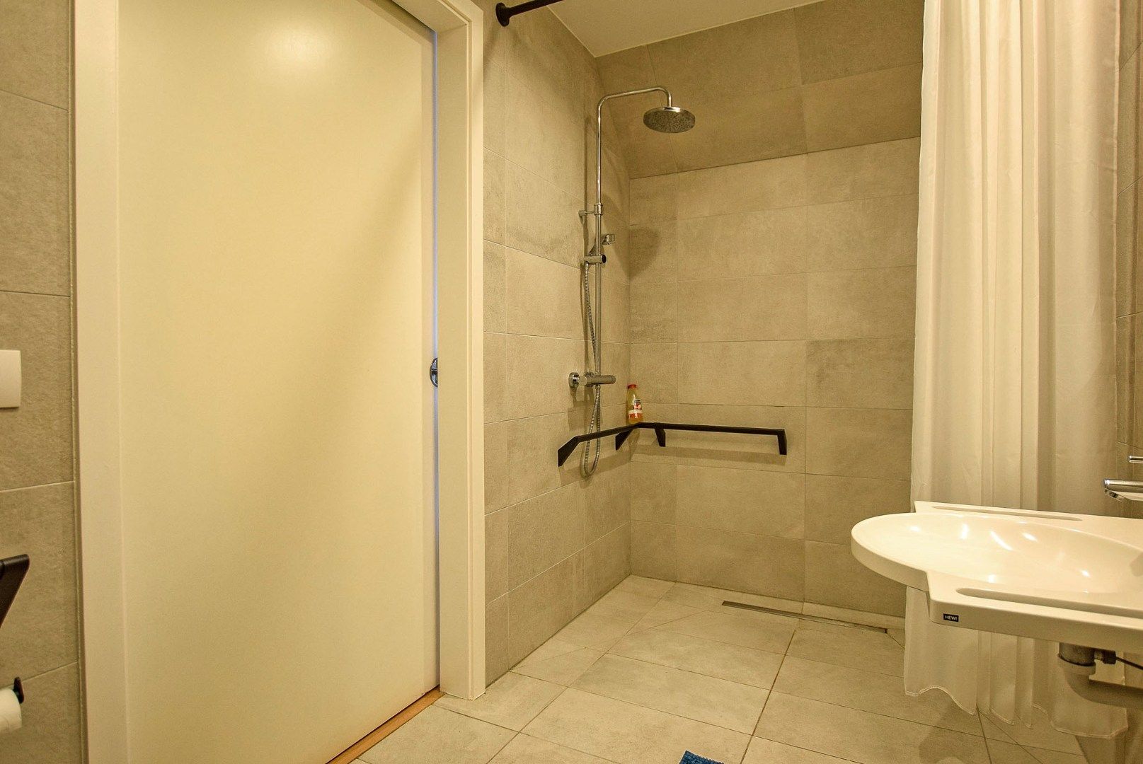 Prachtig 1-slaapkamerappartement (assistentiewoning) in Residentie Clarenhof, uniek wonen in hartje Nieuwpoort.  foto 14